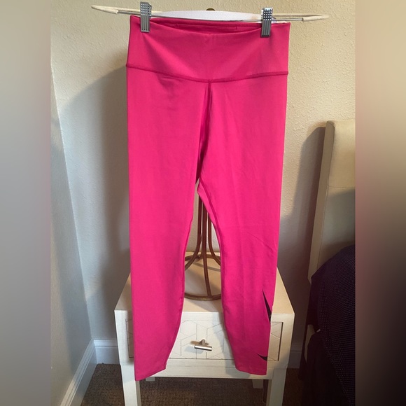 Nike Pants - Nike dry fit fuscia legging small NWOT